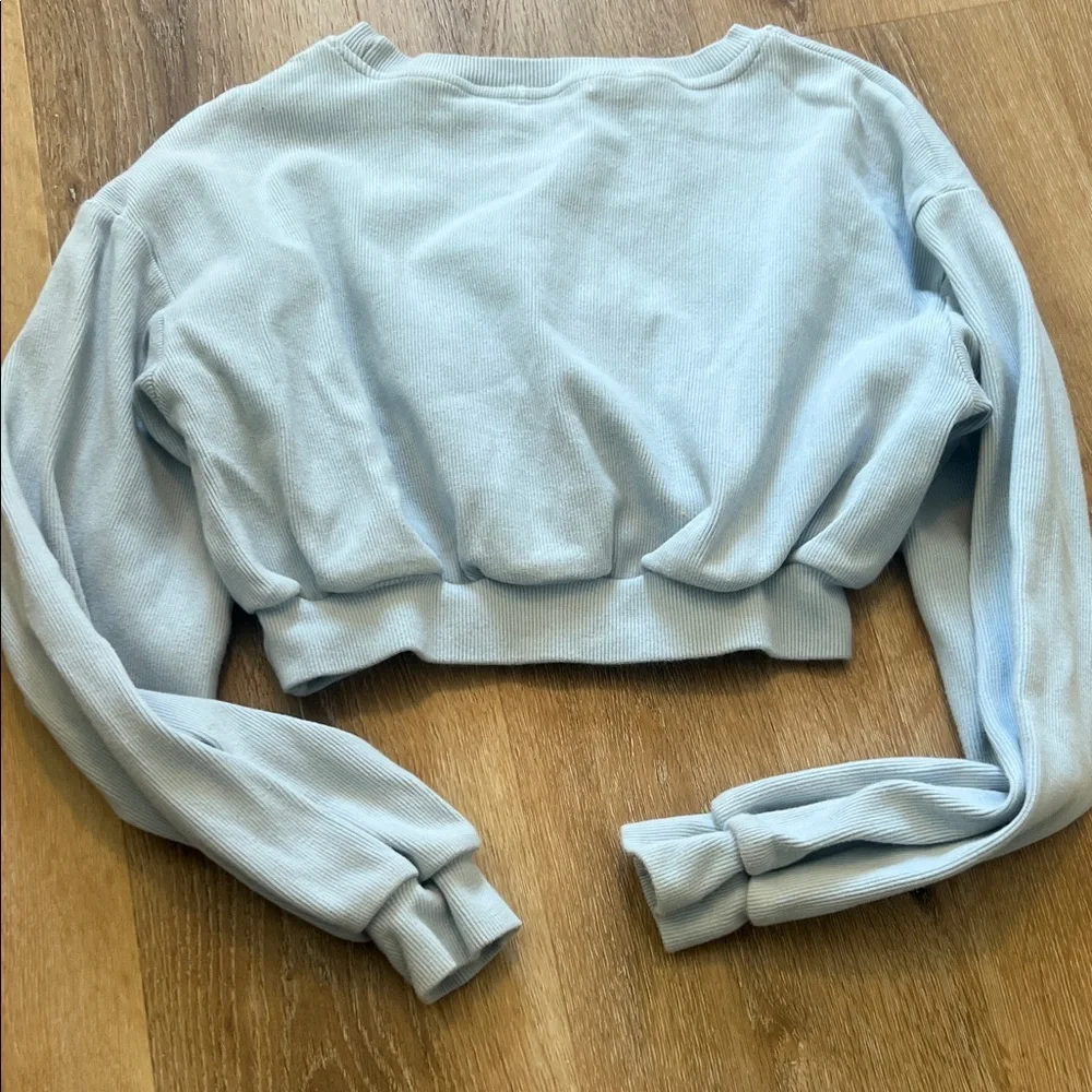 Jubilee Light Blue Cropped Sweatshirt and Shorts Set Small